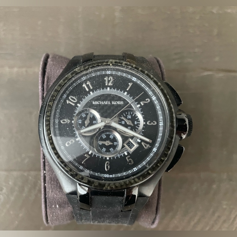 Michael Kors Black Watch, oversized style